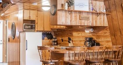 Yellowstone Themed * Sleeps 8+ * WIFI * 1hr to Yellowstone
