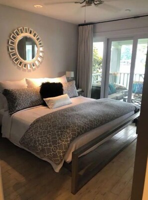 3 slaapkamers, een strijkplank/strijkijzer, gratis wifi, beddengoed
