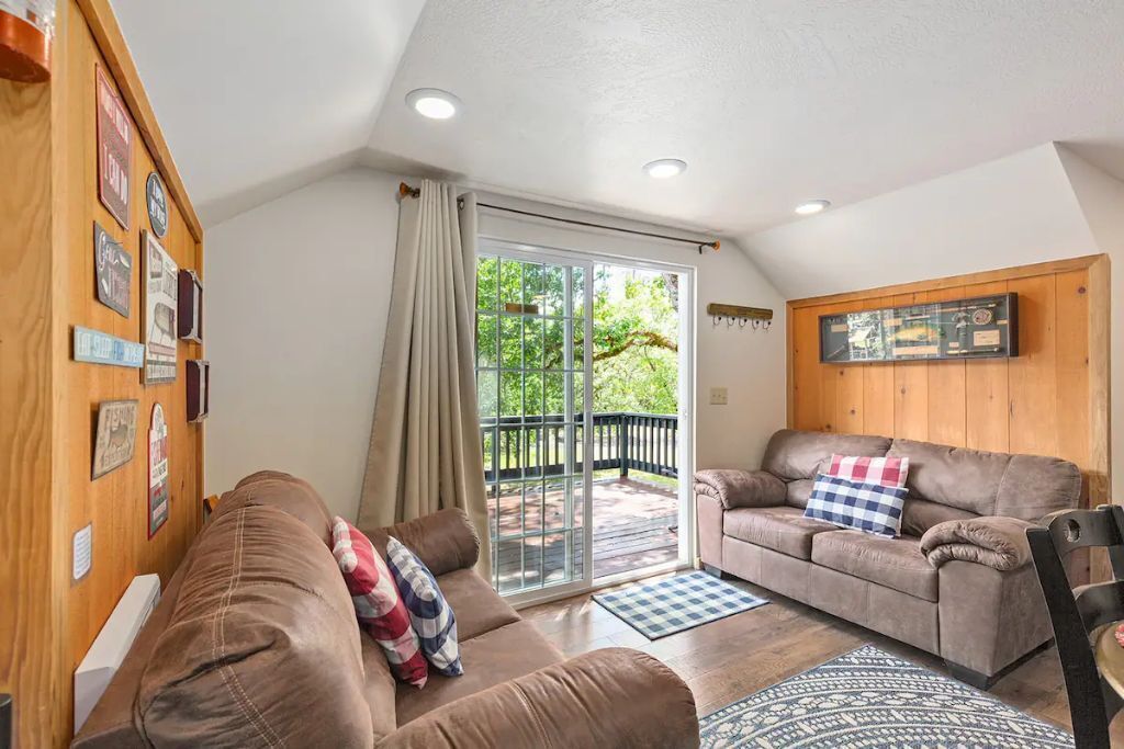 Heavenly Rogue River Retreat