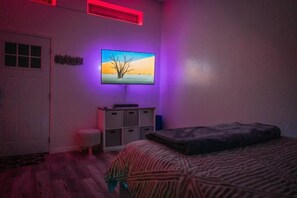 1 bedroom, desk, free WiFi, bed sheets