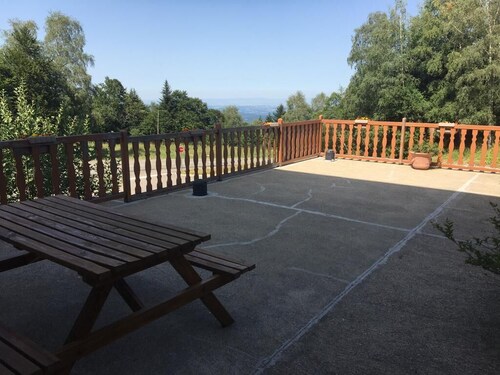 8/10-person apartment with terrace and garage