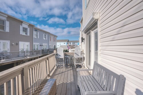 Across the street from the beach and Pet Friendly!
