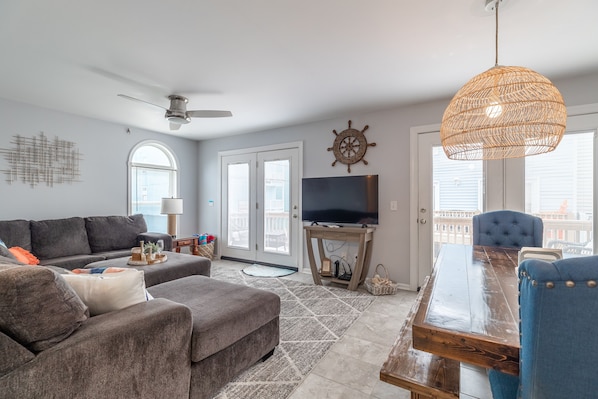 Smart TV, DVD player, books - Across the street from the beach and Pet Friendly! (Carolina Beach)