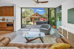 Smart TV - ❤️of Downtown All New! Mod 6BR ☆6min→ Pearl☆Hottub (Boulder)