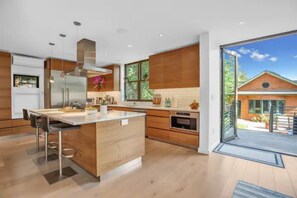 Fridge, microwave, oven, stovetop - ❤️of Downtown All New! Mod 6BR ☆6min→ Pearl☆Hottub (Boulder)