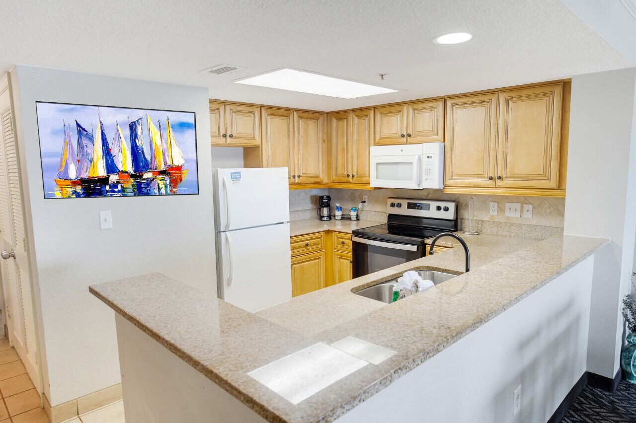 3BR/2 BA Oceanfront condo with Waterpark