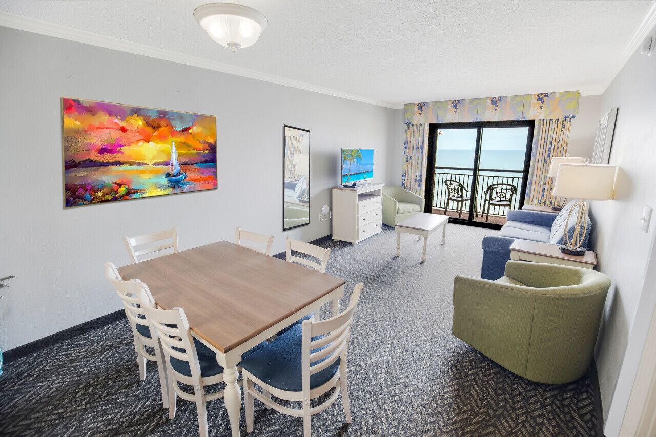 3BR/2 BA Oceanfront condo with Waterpark