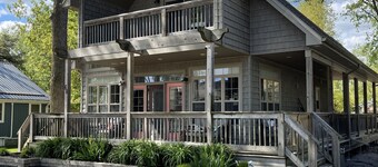 Luxury lakeside Retreat 