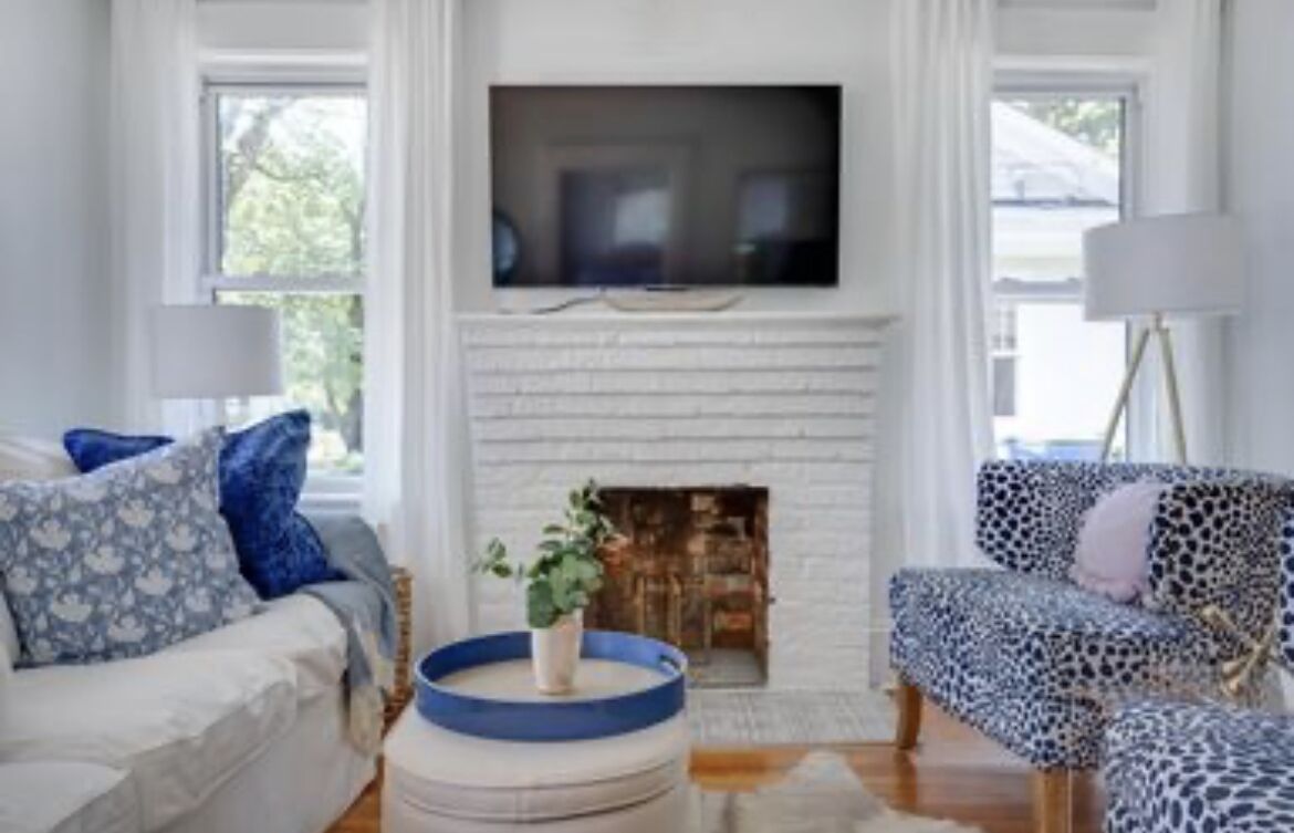 Smart-TV, Kamin, Bücher