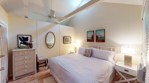 2 soverom, skrivebord, strykejern/-brett og wi-fi