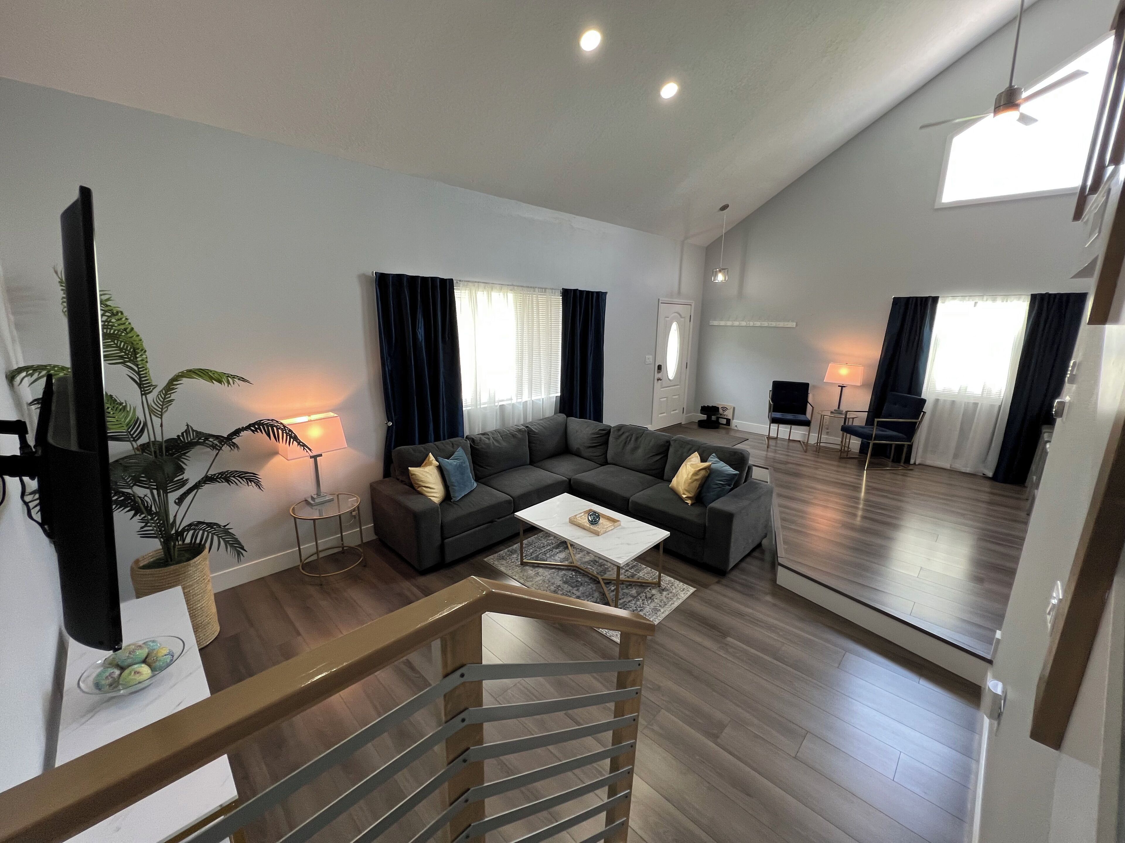 Nice Long Stay: Medical Travel, Business, Relocation to Tampa, Groups, Fast WiFi