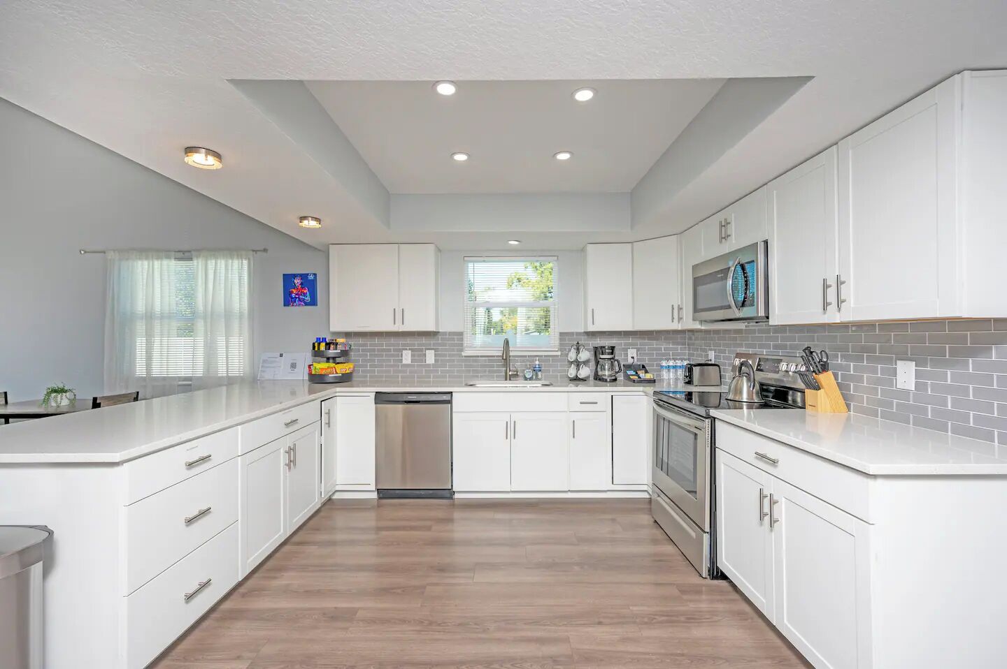 Nice Long Stay: Medical Travel, Business, Relocation to Tampa, Groups, Fast WiFi