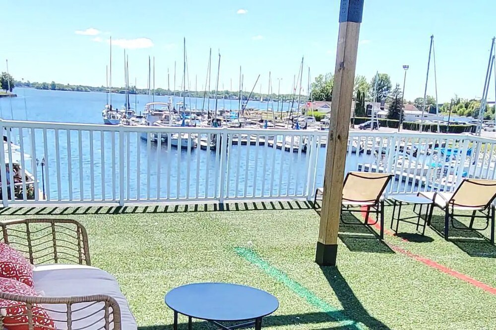 BOATHOUSE LOFT - Loft with million dollar views!