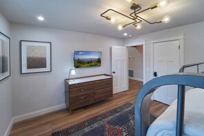 2 chambres, fer et planche à repasser, lit de bébé portatif, Wi-Fi