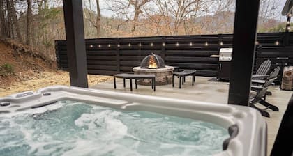 Stunning, Newly Renovated Villa! Close to Strip #1