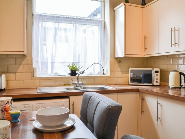 Cookware/dishes/utensils