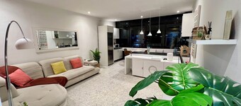 5 minutes from the airport! One-bedroom La Vie apartment with parking