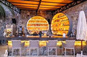 Bar en la piscina
