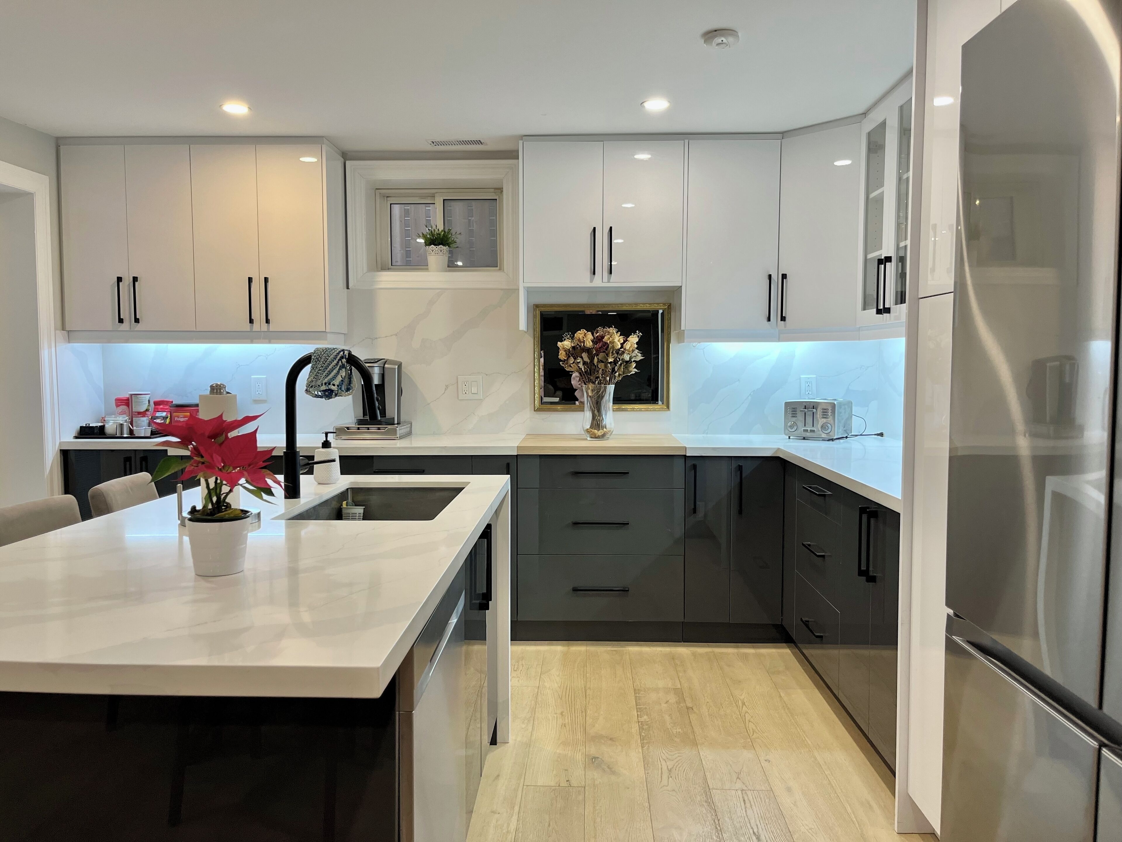 Réfrigérateur, micro-ondes, four, lave-vaisselle