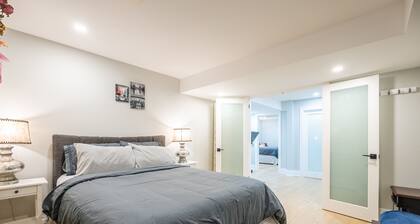 Luxury Lakeview Walkout Basement Apartment