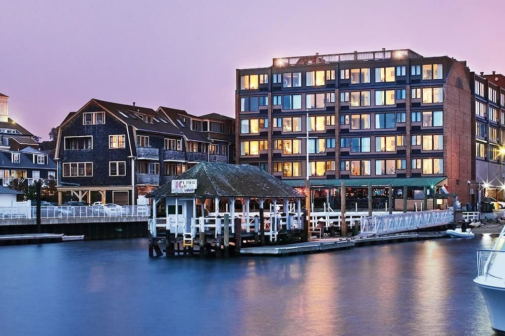 Newport's Wyndham Inn on the Harbor-1BR Suite