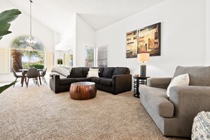 Smart TV, ping pong - Heated Pool & Spa, Game Room, 4 Bdrm (Glendale)