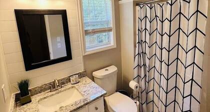 Stylish & Cozy 3bed Retreat with modern amenities!