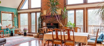Sunny Chalet Nestled in the Woods of Ashfield