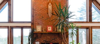 Sunny Chalet Nestled in the Woods of Ashfield