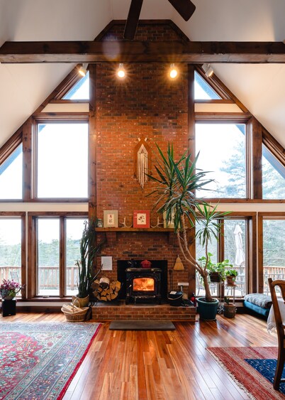 Sunny Chalet Nestled in the Woods of Ashfield