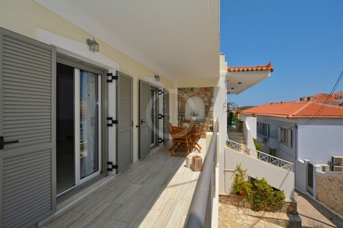 A contemporary inn situated in the center of Ermioni