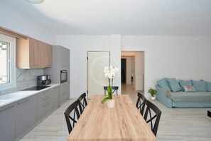 Dining - A contemporary inn situated in the center of Ermioni (Ermioni)