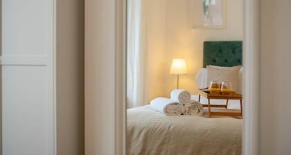 Vibrant City Centre - KING Bed, Entire Apartment