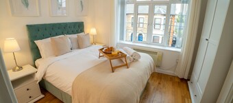 Vibrant City Centre - KING Bed, Entire Apartment