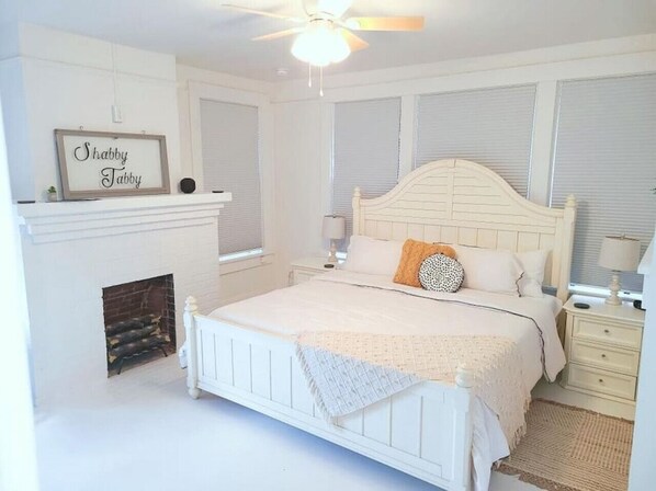 1 bedroom, desk, iron/ironing board, WiFi