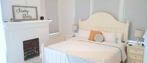1 bedroom, desk, iron/ironing board, WiFi