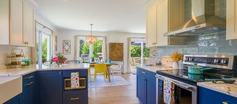 Sun, salt and sand @ Heart Rock House! Private beach/8 min drive to Belfast!