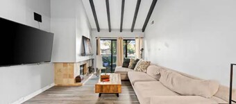 Perfect 2 bedroom 2 bath condo with a pool and gym