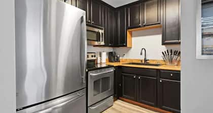Perfect 2 bedroom 2 bath condo with a pool and gym