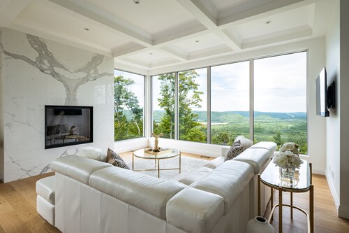 Villa Summit | Movie Theater | Game room | Views | Hot Tub & Sauna | Tremblant Living