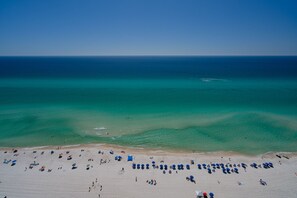 On the beach - Penthouse, Beach Front Balcony, Two heated pools, Hot tubs,3 beautiful ensuites  (Panama City Beach)