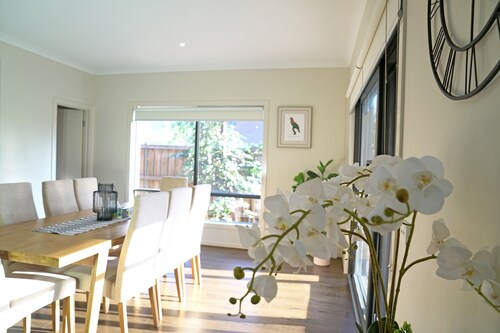 Modern 6BRM House Big Group at Pakenham