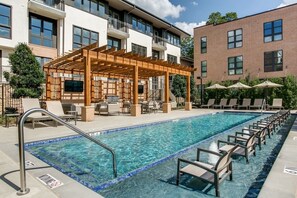 Piscina all'aperto, una piscina riscaldata