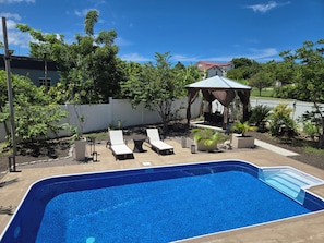 حمّام سباحة خارجي