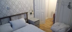 1 bedroom, WiFi, bed sheets - 2 minutes from transport, pretty apartment with garden. (Londres)