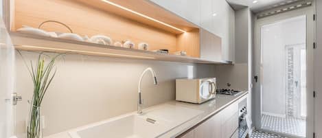 Kühlschrank, Mikrowelle, Geschirrspüler