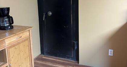 Unique 2 Bedroom Suite right on the Town Square