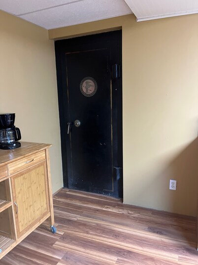 Unique 2 Bedroom Suite right on the Town Square