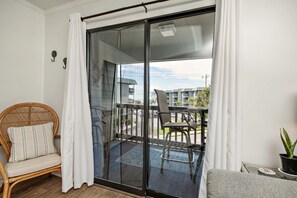 Interior - Cherry Grove Condo - Steps from the Beach (North Myrtle Beach)