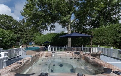 Elegant private resort style North Shore home